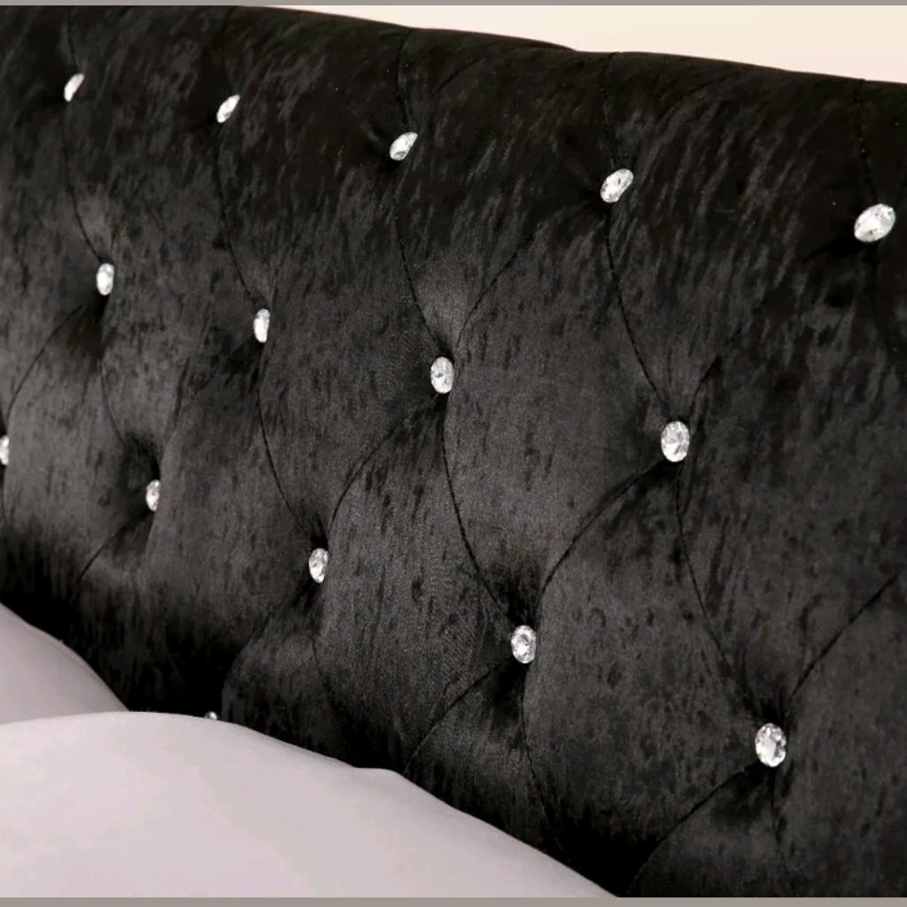 black crushed velvet double bed frame in WS9 Walsall für 100,00 £ zum