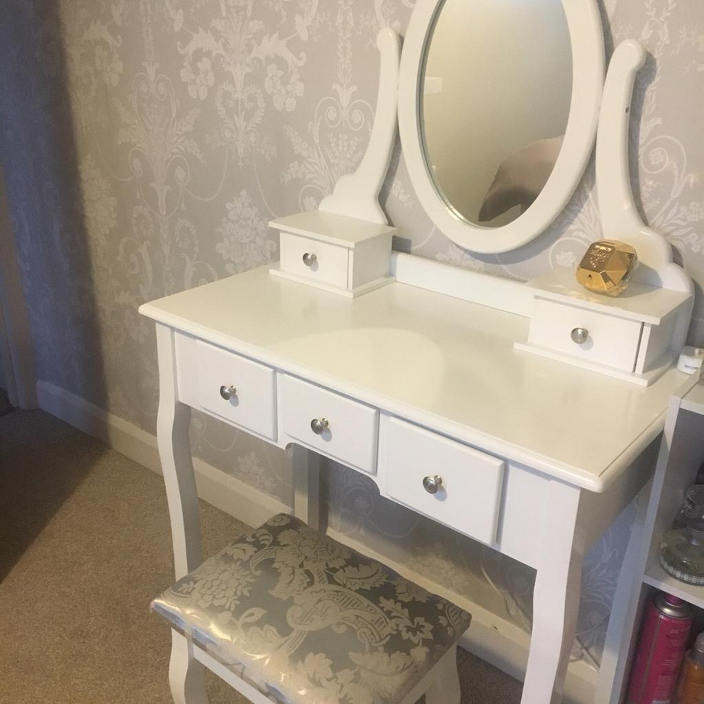 White 5Drawer Mirror Dressing Table & Stool in Slough für 60,00 £ zum