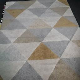 Yellow grey triangle pattern rug