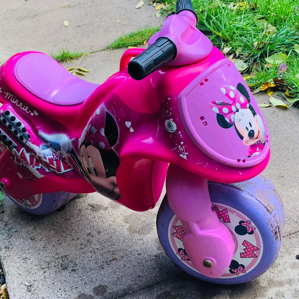 Girls Miss Minnie balance bike. in N20 Barnet für £ 6,00 zum Verkauf ...