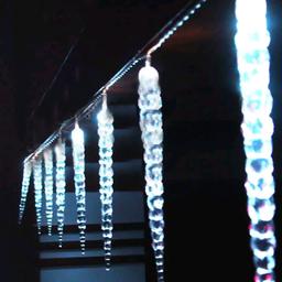 ⚠️NEU⚠️
➡️Festpreis⬅️
⚠️Versand inklusive⚠️
⚠️PayPal möglich⚠️
⚠️Privatverkauf⚠️

- 80 Eiszapfen mit je 1 LED
- Innen- und Außenbetrieb möglich
- festliche Stimmung durch blaues Licht
- stromsparende und langlebige LED-Technik
- Länge: 14m (inkl. 6m Zuleitung)