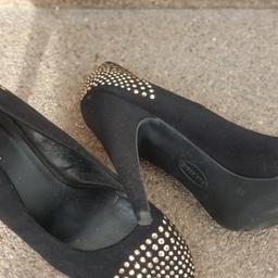 Schuh in schwarz mit Gold  gr 39