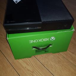 Xbox one 500gb comes with controller and rechargeable battery pack, no kinect