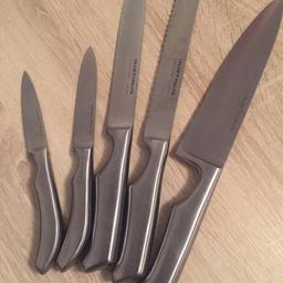 5 teiliges Messerset von Justinus.Habe sie nie benutzt,lagen nur in der Schublade herum.