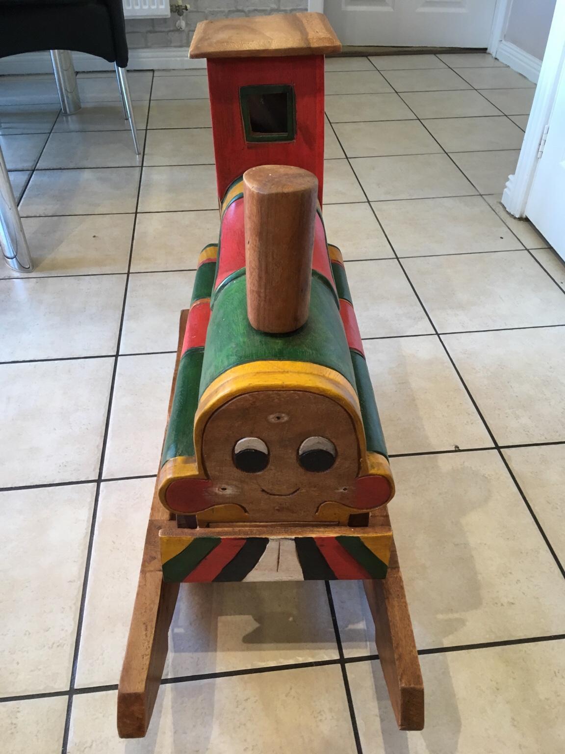 Wooden rocking Train in B97 Redditch für 12,00 £ zum Verkauf | Shpock DE