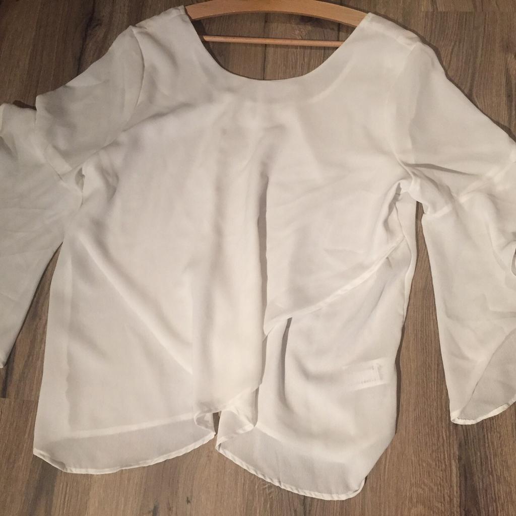Eleganter Damen Jumpsuit dazu passende weiße Bluse mit Trompetenärmel
Stoff ist glänzend und aus Samt. Farbe schwarz.
Von H&M
Nicht Raucherhaushalt
NEU
Versand möglich , zuzüglich Versandkosten