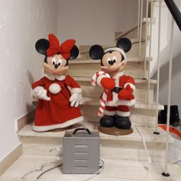2 süße Micky und Minnie Maus Figuren im Weihnachtsstil, die über einen Traffo an den Strom angeschlossen werden. Kopf und Arme bewegen sich. Selbstabholung und VHB.