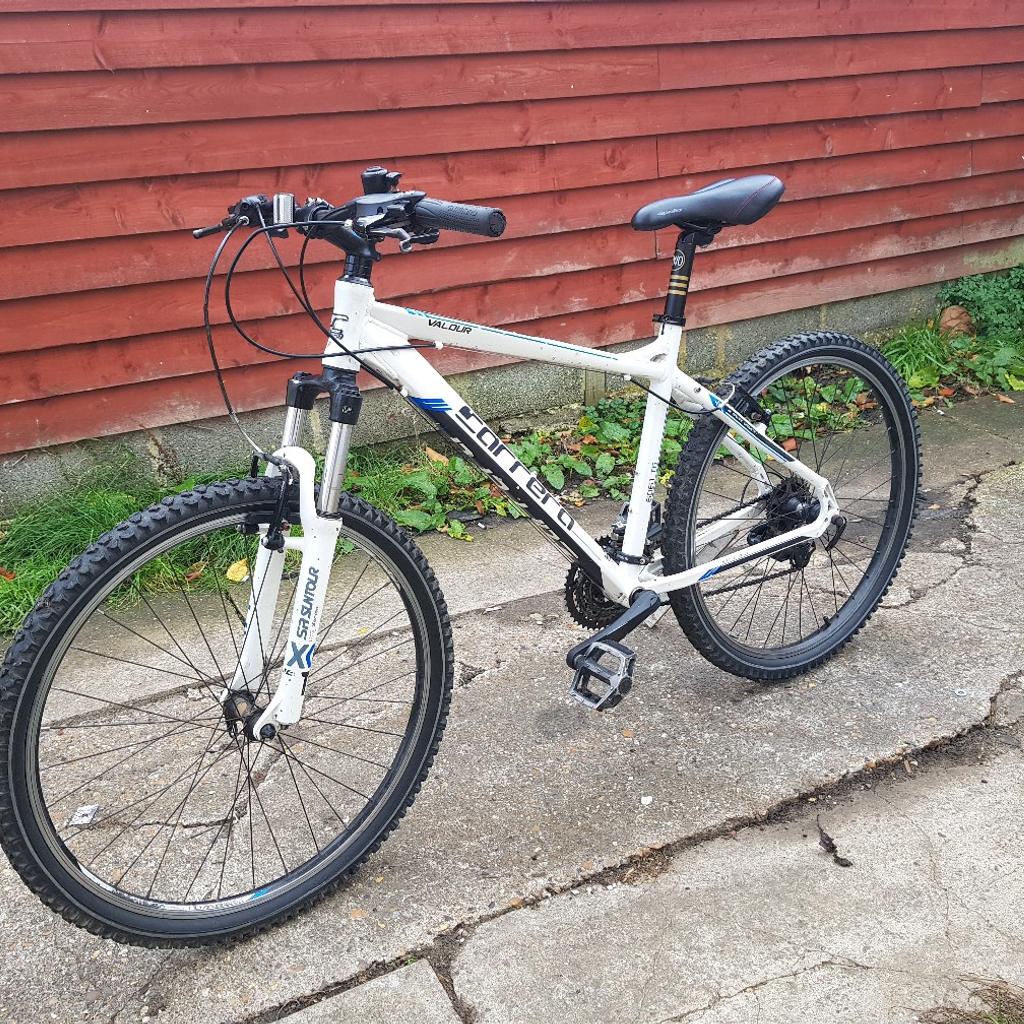 Carrera Valour mountain bike cash swaps in HP21 Aylesbury for