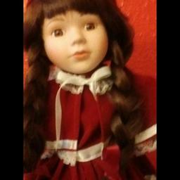 Porcelain Doll & Stand Included! Excellent condition.
Classique Collection, stamped back of neck name & N0. Name is Lou.
Russian Style Dress, red matching outfit.
Hair: Two Long Brown Plaits
Eyes: Brown
Dress: Red Velvet with white ribbon complete with hat, undergarments, shoes etc.
Size: Approx 16"
Not suitable for under 14 years old.
Beautiful Porcelain Doll Stunning Gift complete with stand, Fantastic Value.