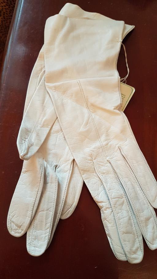 Buy & Sell North West London Frognal - North West London - Photos for Brand New white soft leather Gloves.