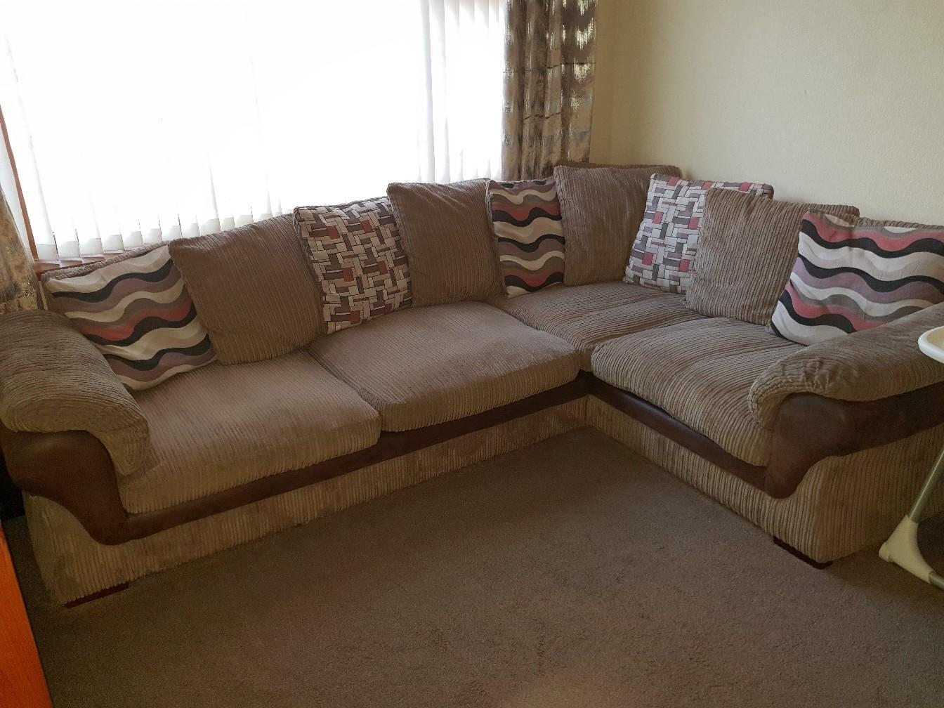 corner sofa and swivel chair in OL11 Rochdale für 100,00 £ zum Verkauf