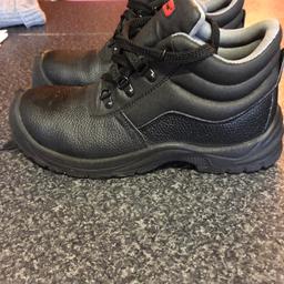 Worn only once
Uk size 8 
Steel toe 
Lightweight boots