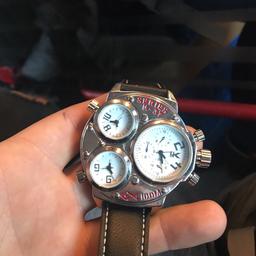 Verkaufe diese Uhr ist noch nie getragen 20 ist. Festpreis