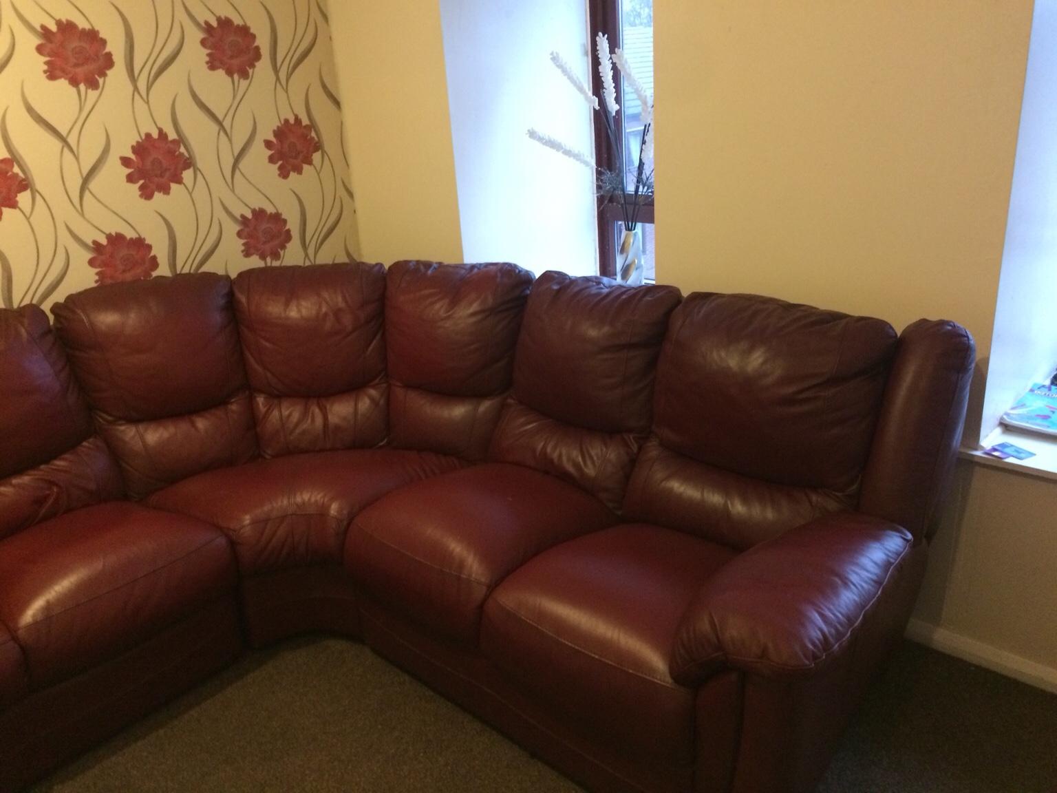 7 seater ox blood real leather sofa in TS3 Middlesbrough for £150.00