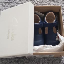 Tiny blossom girl's pre walker T bar shoe .
 Its only been used few times .lt still looks as new ,no marks and comes in its original box. 
Size: 3F 
Colour :Blue 
This item is sold just as described and displayed . 