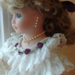 Beautiful Porcelain Doll, BRIDAL DRESS.Hand made/painted.
Excellent Condition.SIZE:Aprox 20" plus stand.
HAIR: Blonde curls, in a updo, hair still in hair net, absolutely stunning.
EYES: Blue.
DRESS: Stunning Ivory Lace fancy Wedding Dress, with burgundy roses, ribbon to match. Lace Umbrella, pearl earrings & necklace.
Complete with all accessories. Not suitable for under 14 yr old. Brilliantly made, looks like new. Porcelain Face, Arms & Legs with soft body. Fantastic value. Brilliant Gift.