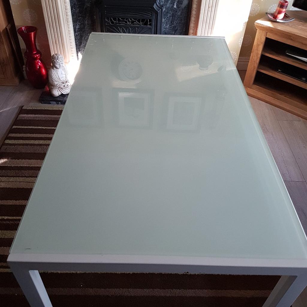 Ikea tempered frosted glass dining table in Hinckley and Bosworth für £ 30,00 zum Verkauf