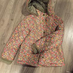1.winter parka green 4-5y 104/10 - £5 
2.jeans padded parka m&s 4-5 y - £4 
3.green flower jacket 3/4y    -£3 
.
.
1.snow boots uk9 £5
2.ginger panter boots uk9 - £5

smoke & pet home free collection only Mitcham