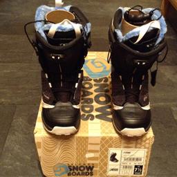 Hi thanks for viewing this pair of salomon F20 snowboard boots uk size 6 have the salomon speed lace system still got the tags and comes with the original box never been worn there black with white piping and blue fur linings £60.00 will post for extra well worth the price