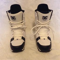 Mens Black and white  DC phase lace up Snowboard Boots never been worn or in bindings few light marks where they've been in the cupboard they're  lace up still got the stickers on the soles they don't come with the box   bargain £40.00 will post for extra