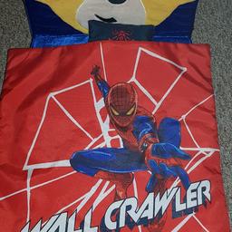 comes With reversible Spider-Man blanket an pillow .
good condition.
clear out before Xmas