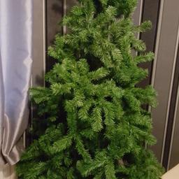 7ft Christmas tree comes with decorations and brand new lights