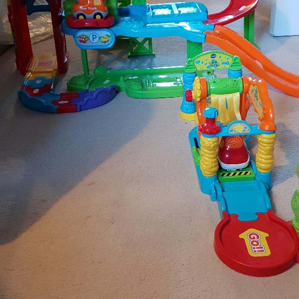vtech toot toot garage and car wash in RH11 Crawley für £ 25,00 zum