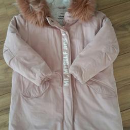 Verkaufe super schöne und stylische Winterjacke von ZARA für coole Mädchen.
Jacke ist in einem sehr guten Zustand, wurde (leider) nur selten getragen.
Gr. 128
Farbe: rosa