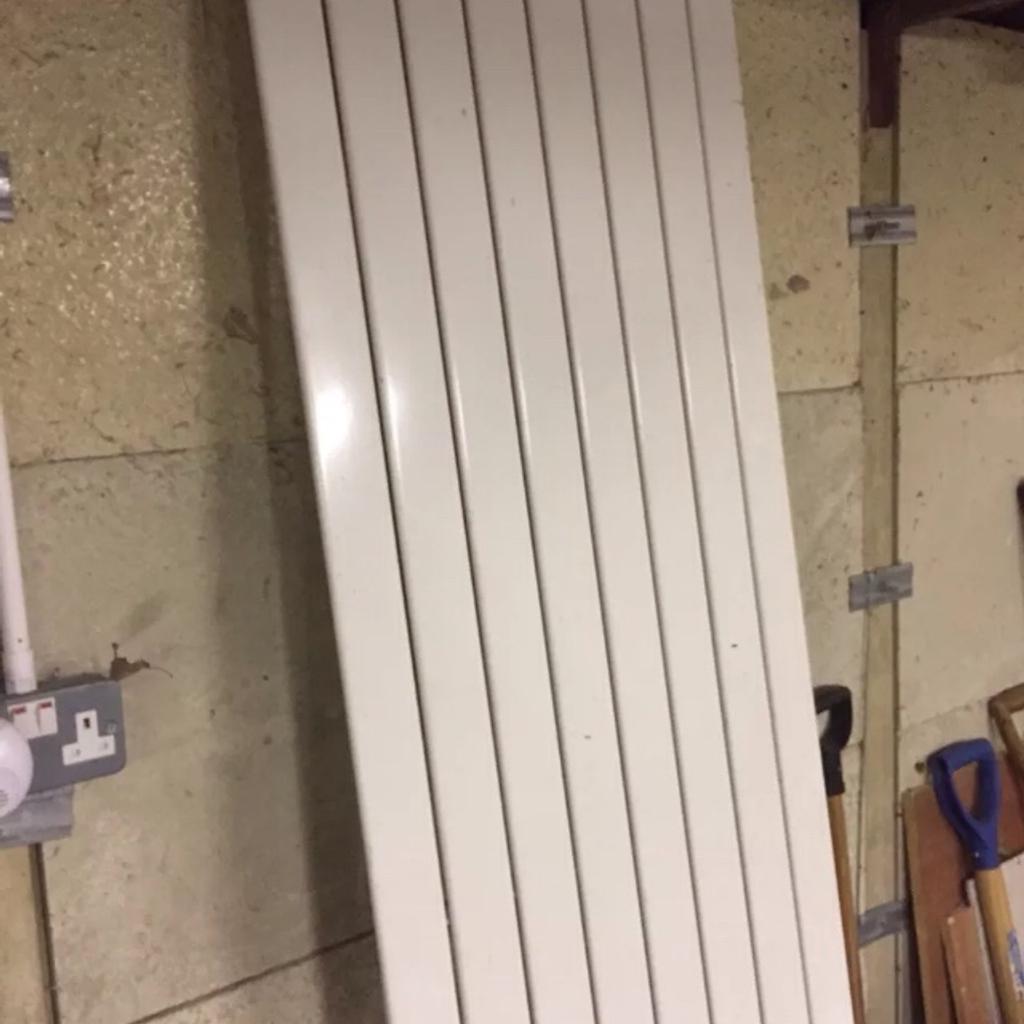Used Vertical flat panel radiator 60x200 £200 in WC1N Camden für £ 50 ...