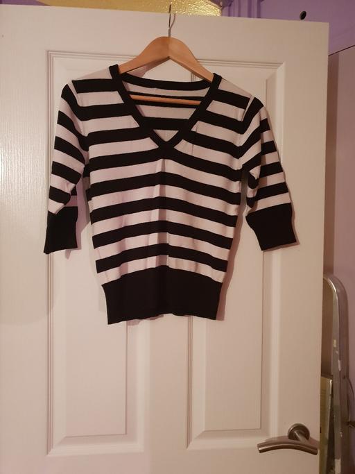 Buy & Sell West Midlands Birmingham - Photos for black/white v neck jumper