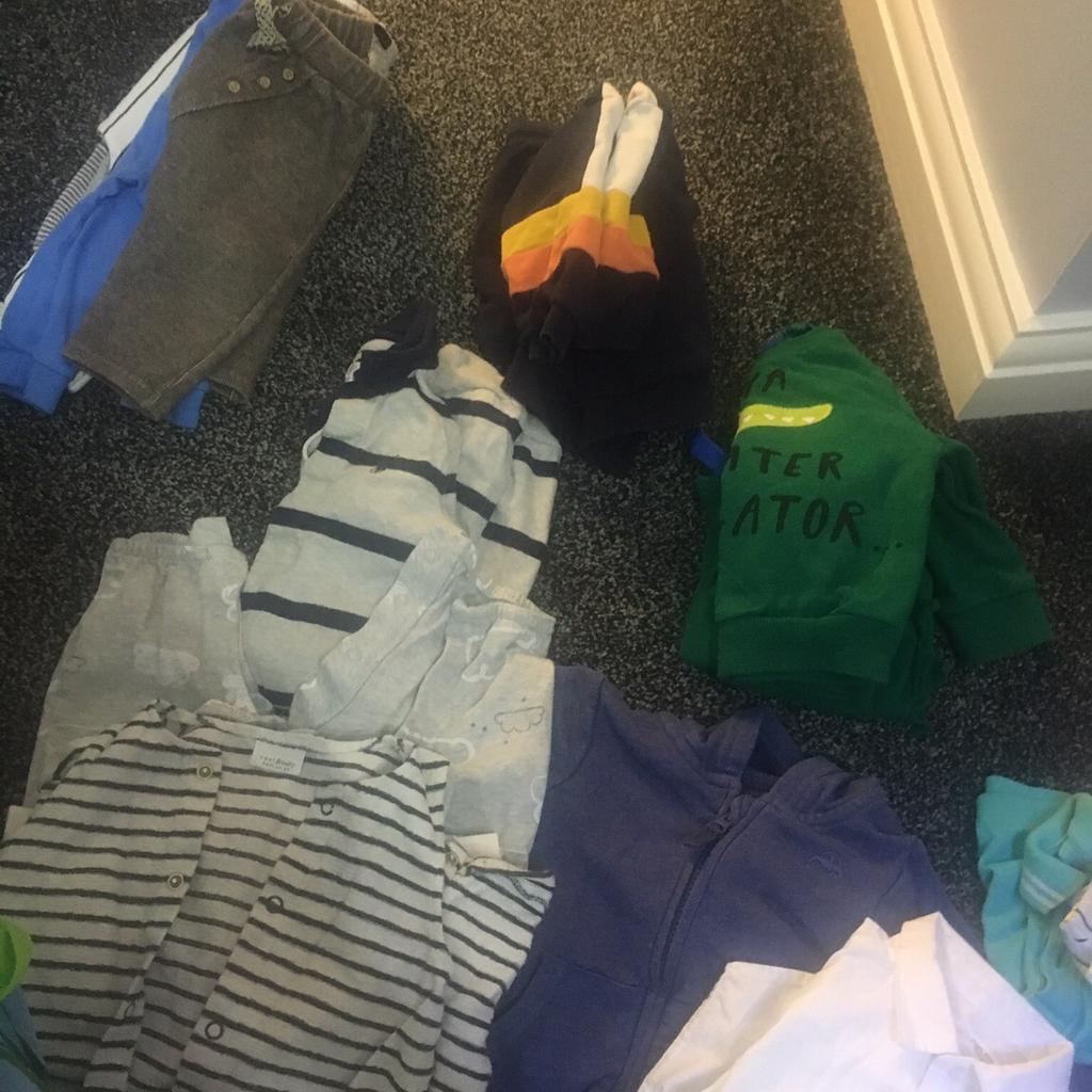 Baby boy bundle 6-9 month in Barnsley für 25,00 £ zum Verkauf | Shpock DE