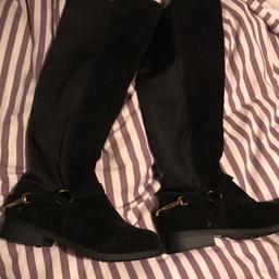 Brand new
Only been tried on 
Black boots 
Size 5