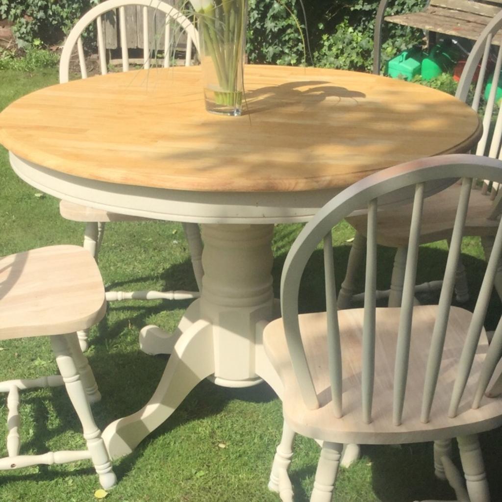 Extending farmhouse table and 4 chairs in CH65 Port for £200.00 for