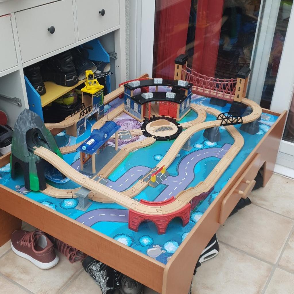 train track table in B43 Sandwell für 10,00 £ zum Verkauf | Shpock DE