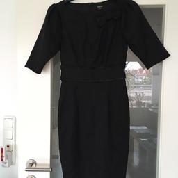 Schwarzes Kleid von Oasis, Gr.34 mit hübscher Schleife. Ein echter Hingucker.