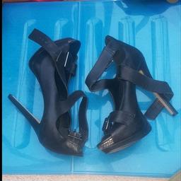 Black Leather Heels.
Purchased from River Island.
Worn once for like an hour. Paid £70. Selling for £20. Collection only.