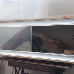 vivexotic vivarium 115cm x 45cm
comes with heat mate and dishes
Ideal for bearded dragon etc
I'm TS12 and YO12 depending on work so possible delivery within reason 