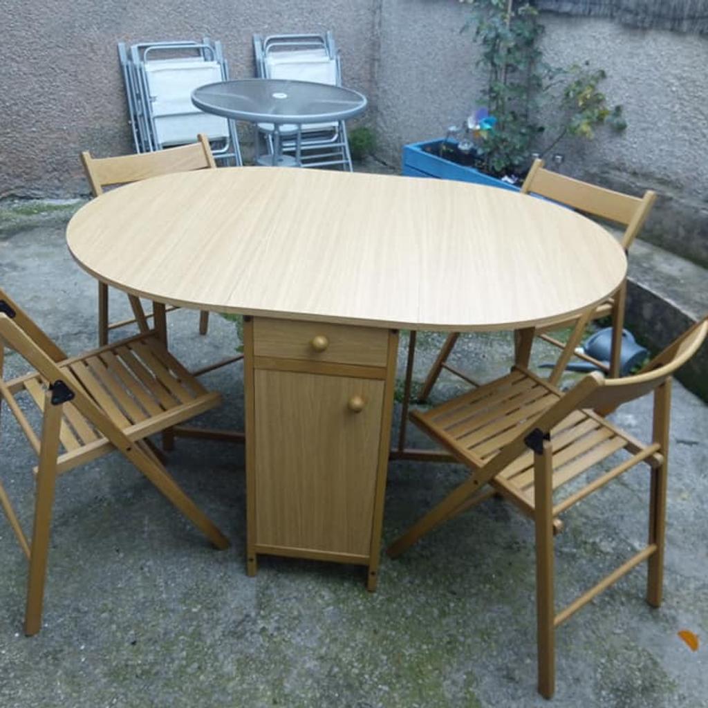 Oval dining table with 4 solid wood chairs in LL30 Llandudno für 30,00