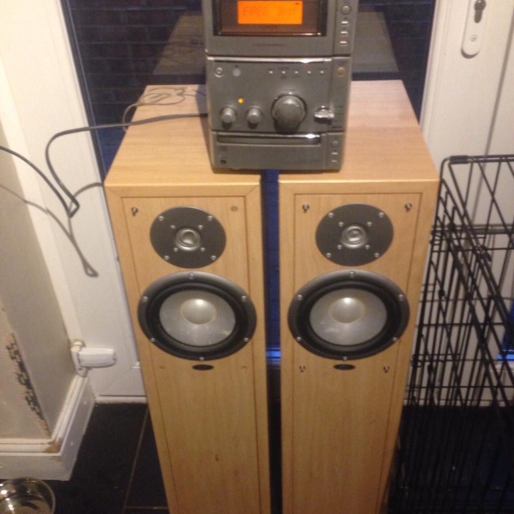 Sony mini hifi and speakers in B27 Birmingham für 15,00 £ zum Verkauf