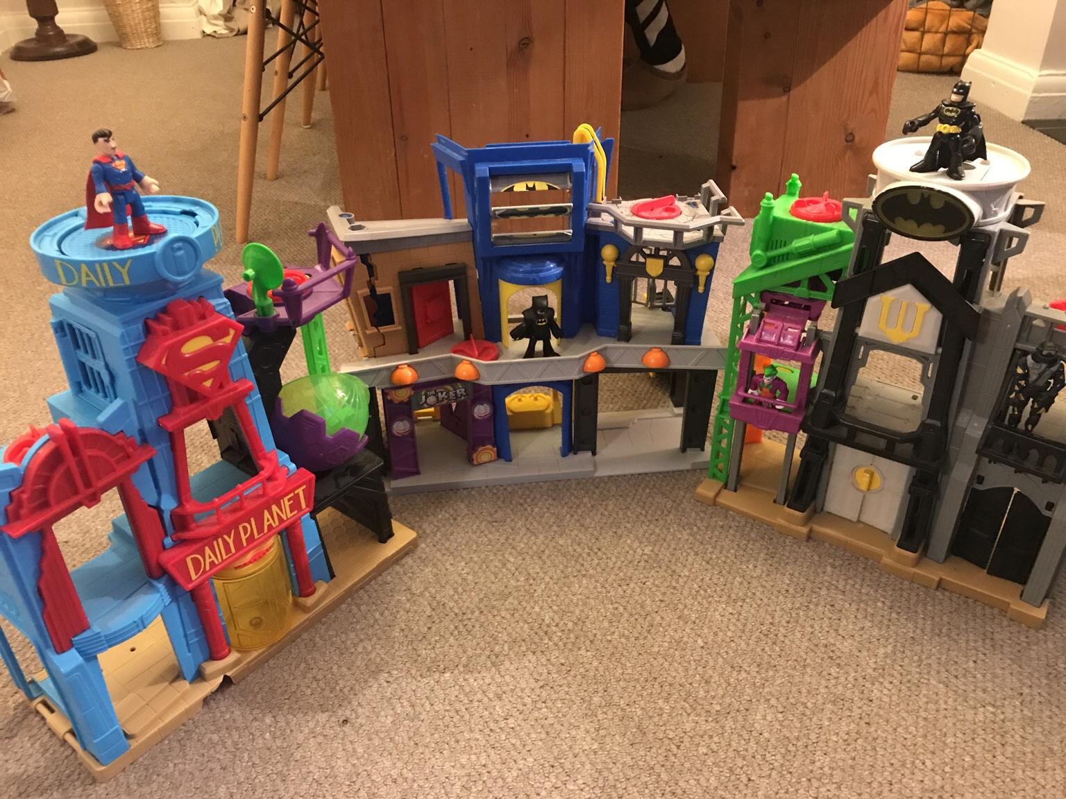 Superhero Station Bases with figures in B32 Birmingham für 35,00 £ zum ...