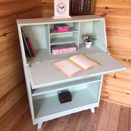 Preloved bureau upcycled using Frenchic ‘Eye candy’ paint & waxed for durability.
Height 40.5”
Width 29”
Depth 11”
Some age related dink’s but overall good condition.
Can deliver for fuel cost if local to Rugby.