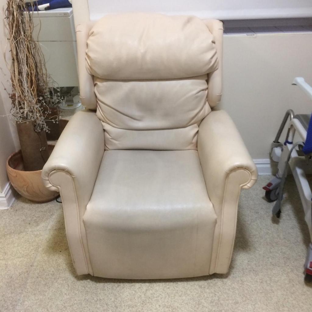 Recliner electric chair, adjustable height in B80 Redditch für £ 25,00