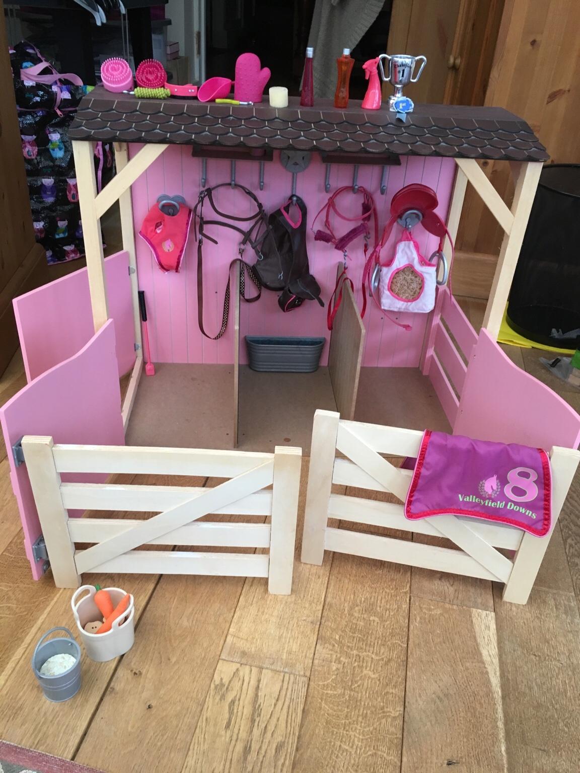 Our Generation Horse and Stable in Leigh on Sea für 60,00 £ zum Verkauf