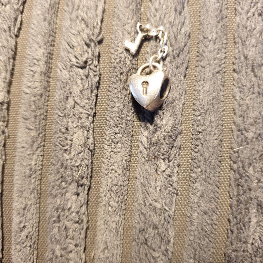 lock and key pandora charm in M34 Tameside für 10,00 £ zum Verkauf ...
