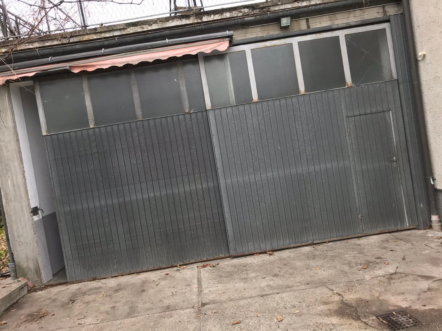 Große Garage zum Vermieten mit Hebebühne in 4050 Traun for €1.00 for