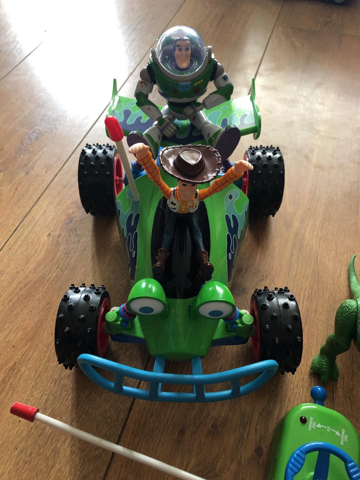 Toy story remote control car and figures in B23 Birmingham für 10,00