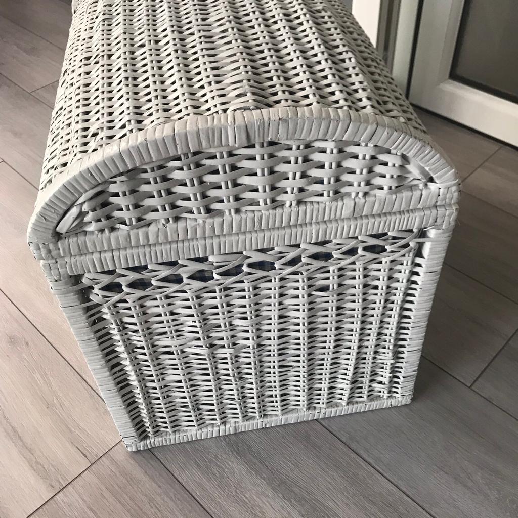 White Rattan storage chest in Peterborough für 10,00 £ zum Verkauf ...
