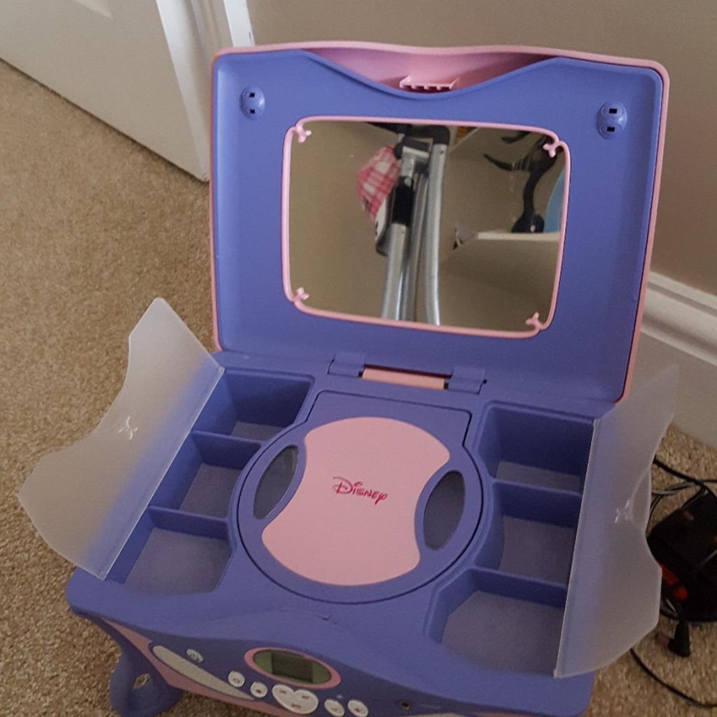 Disney Princess CD player/jewellery box in B61 Bromsgrove für 25,00