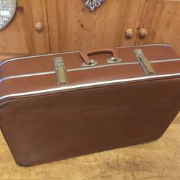 Cheney vintage suitcase, opens and closes as it should but I don’t have the key to lock it.