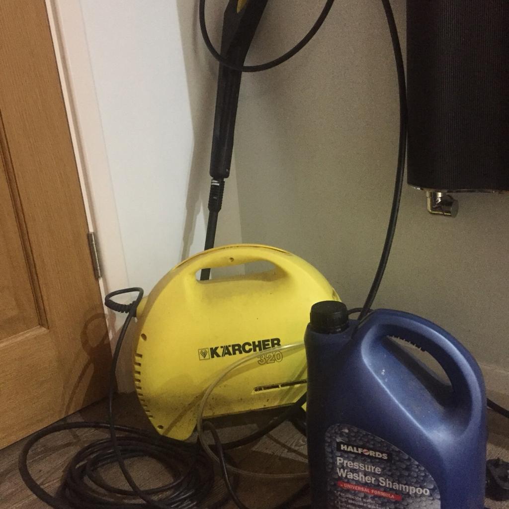 Karcher 320 pressure washer and shampoo in CR0 London for £30.00 for